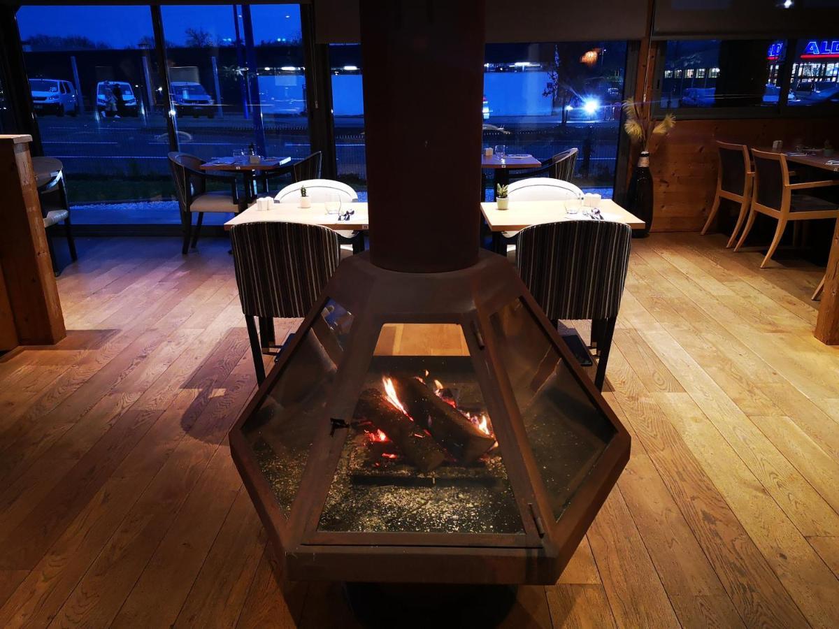 Les Suites - Konine 4 - Hotel & Bar & Restaurant มองต์ซู-เลส์-มินส์ ภายนอก รูปภาพ